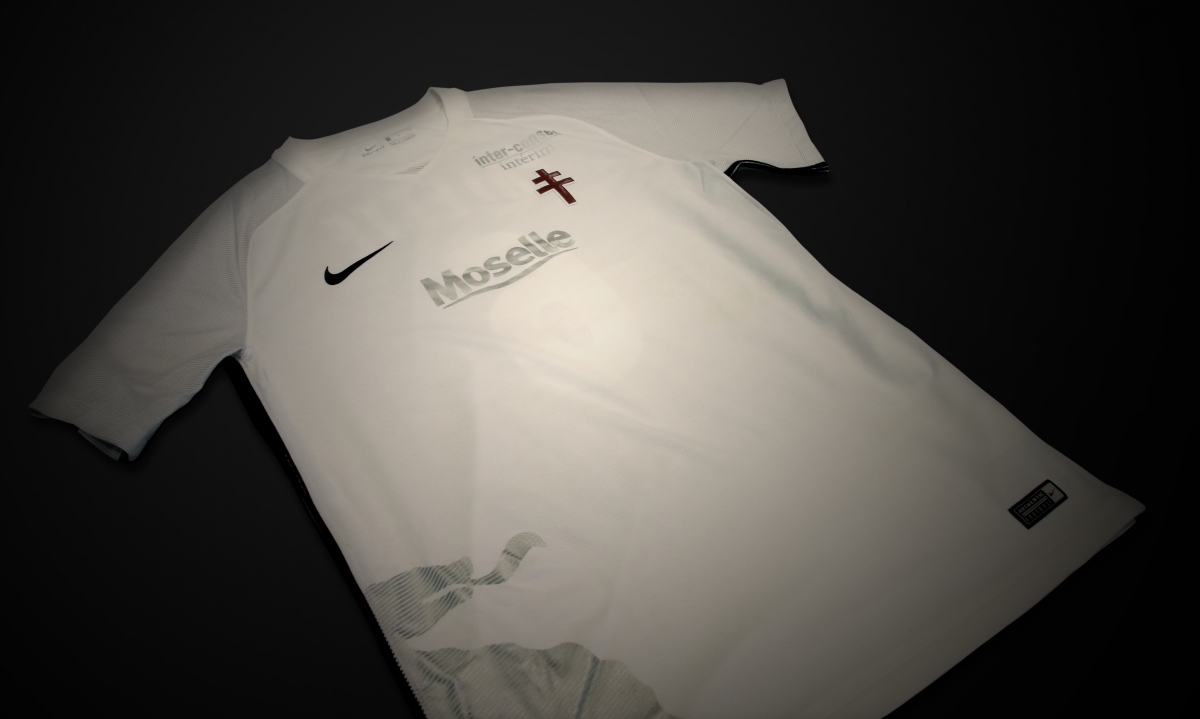 http://www.fcmetz.com/sites/default/files/images/Photos_articles/2_maillots_avant_blanc_1718.jpg