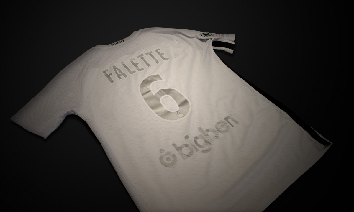 http://www.fcmetz.com/sites/default/files/images/Photos_articles/2_maillots_dos_blanc_1718.jpg