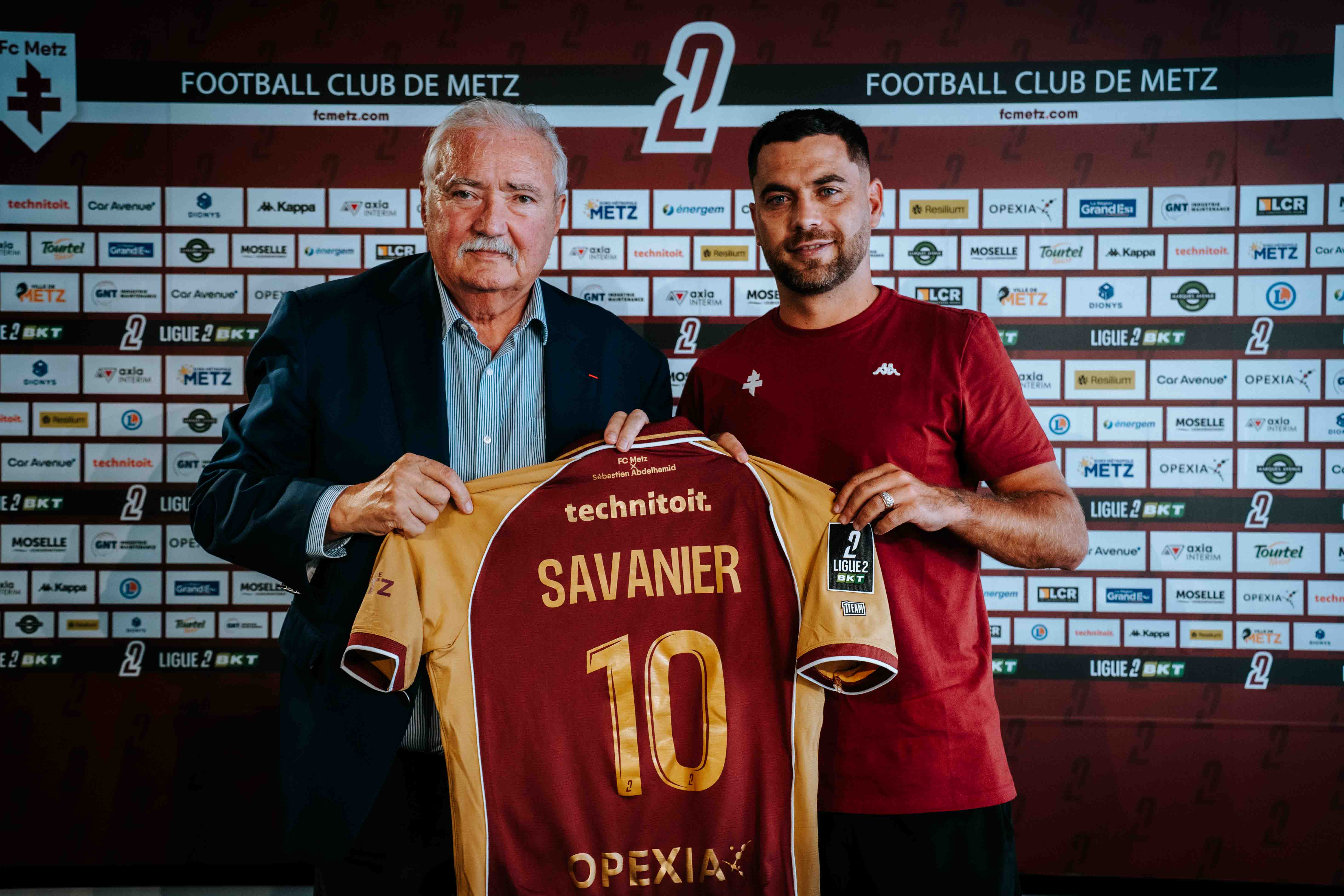 Téji Savanier présenté à la presse