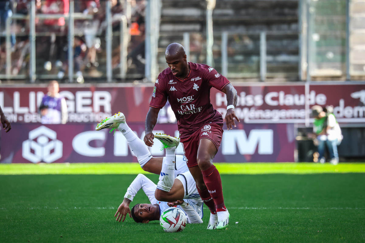 Mercato : Le FC Metz casse le prêt d'Oscar Estupinan ! - Socios FC Metz