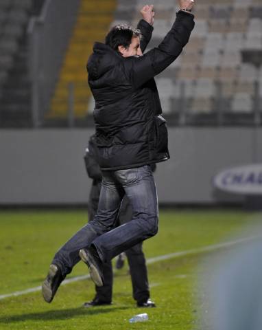 FC Metz - Amiens SC, 15e journée de Ligue 2  : La joie difficilement contenue de Dominique Bijotat au coup de sifflet final. 