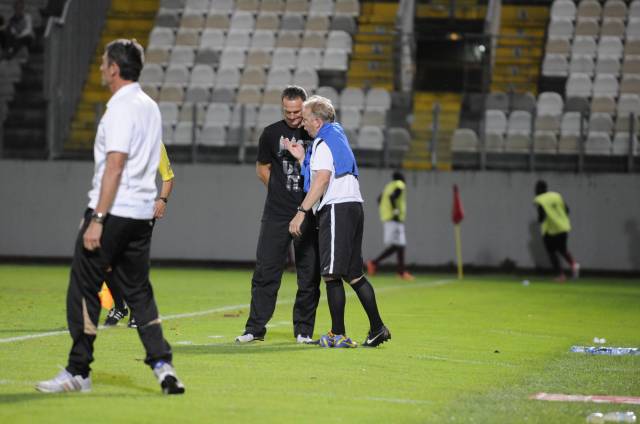 Metz - Tours, Coupe de la Ligue 2° tour  : Albert Cartier et José Jeunechamps en pleine discussion qu\'on imagine tactique. Coupe de la Ligue, Metz-Tours, 27/08/12