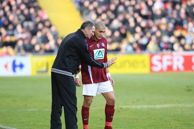 Metz - Nice, 1/32e de finale de la Coupe de France  : Ahmed Kashi écoute les précieux conseils d\'Albert Cartier