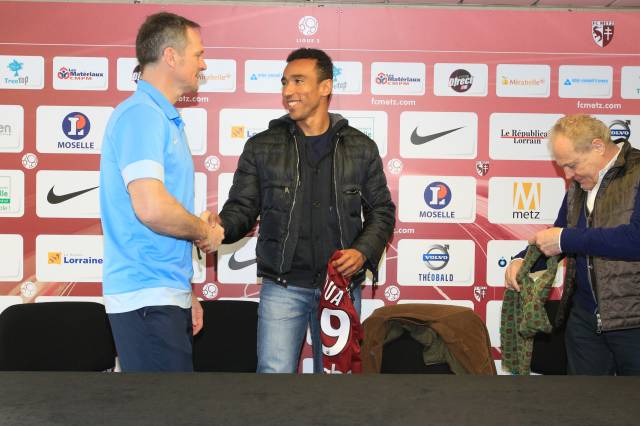 Eduardo s'engage avec le FC Metz  : Edurdo et son nouvel entraîneur, Albert Cartier