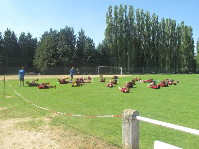 Entraînement 03/07/2014  : Séance d\'étirements sous la houlette de Jacques Muller