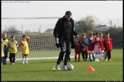 Journée Grenat à Mondercange  : Jose PINOT montre l\'exemple aux jeunes joueurs