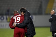 FC Metz - Amiens SC, 15e journée de Ligue 2  : Dominique Bijotat conseille Bruce Abdoulaye avant son entrée en jeu.