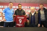 Eduardo s'engage avec le FC Metz  : Eduardo aux côtés d\'Albert Cartier, Philippe Gaillot et Dominique D\'Onofrio