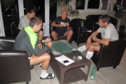 Stage de préparation Jour 3  : Kevin Lejeune, Guido Milan, André Marie et Sylvain Marchal jouent aux cartes