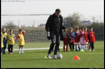 Journée Grenat à Mondercange  : Jose PINOT montre l\'exemple aux jeunes joueurs