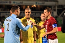 Metz - Angers, 12° journée  : Romain Rocchi et Grégory Malicki réalisent le toss d\'avant-match