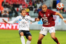 Metz - Bastia, 33° journée  : Ahmed Kashi en action. Le numéro 21 des Grenats a délivré une belle prestation face à Bastia et a sauvé une balle de but sur la ligne !